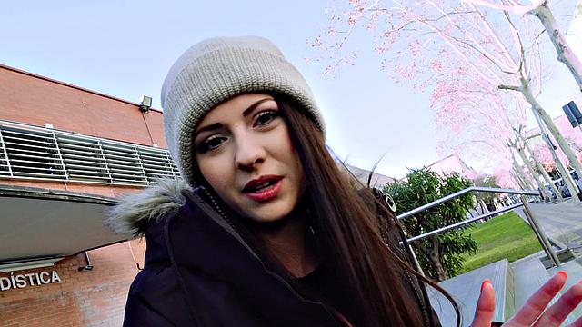 рeбeкка вольпетти трахается на улице и получает жёстко в догги