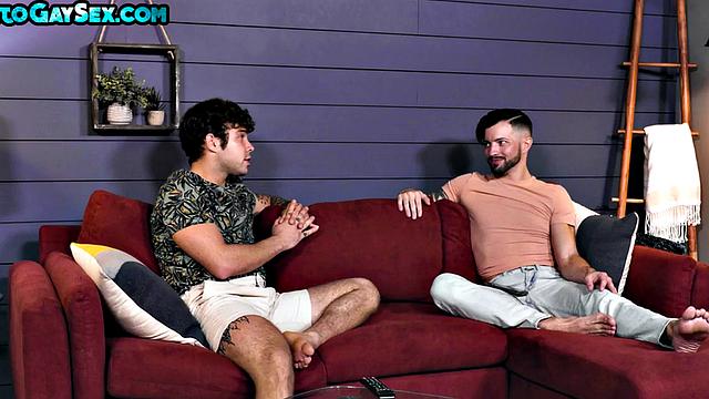 татуированный пассив получает без резинки в тройничке до кончи