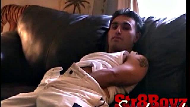 Полли приехал посмеяться, а ушёл с полными губами спермы - гей юмор оценивают все взрослые парни!