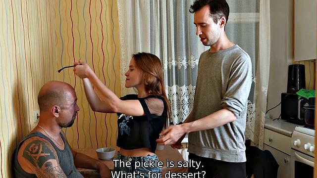 николь мурковски трахается на кухне, пока муж наблюдает