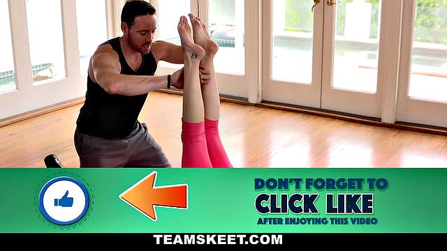 Эмбер Айви срывается и отдается в анал после жаркой йоги