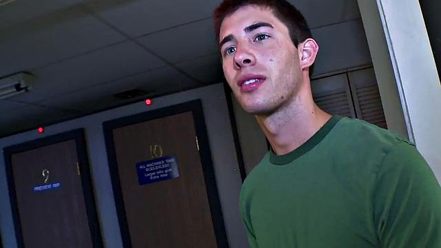 Naive str8 gets gloryhole BJ instead of female sucking