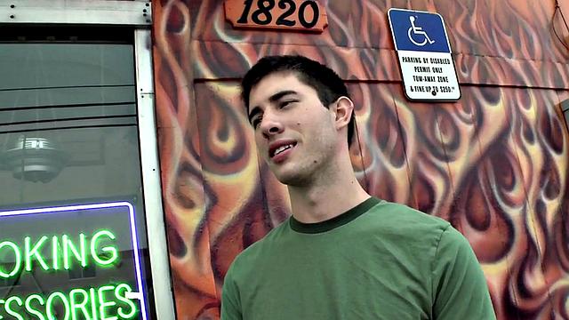 Naive str8 gets gloryhole BJ instead of female sucking