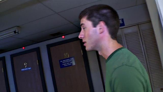 Naive str8 gets gloryhole BJ instead of female sucking