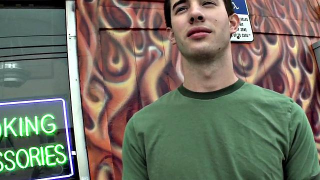 Naive str8 gets gloryhole BJ instead of female sucking