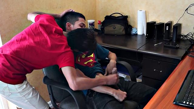 Asian skinny amateur bareback fucks his BF in bed