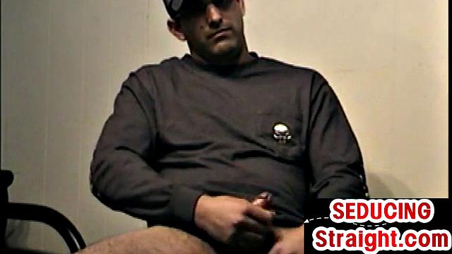 Seduced amateur guy sucked by gaydaddy at home