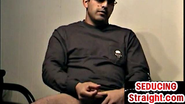 Seduced amateur guy sucked by gaydaddy at home