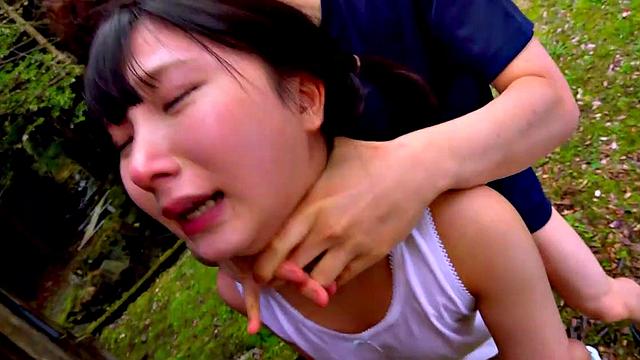 kana yura устраивает трэшовый трах в бочке - жёсткий тройник и фонтан спермы