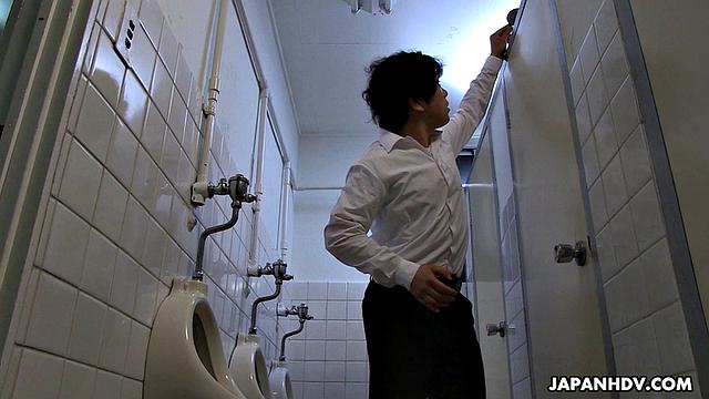 School girl Kaede Oshiro rides guy at the toilet