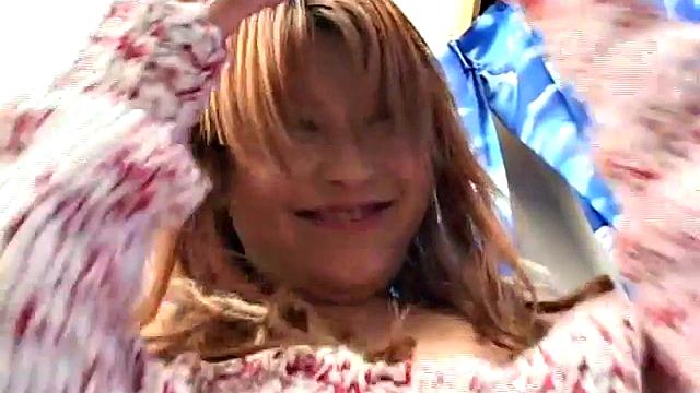 Японка в одиночестве дрочит на камеру, ну и кто здесь скромница?