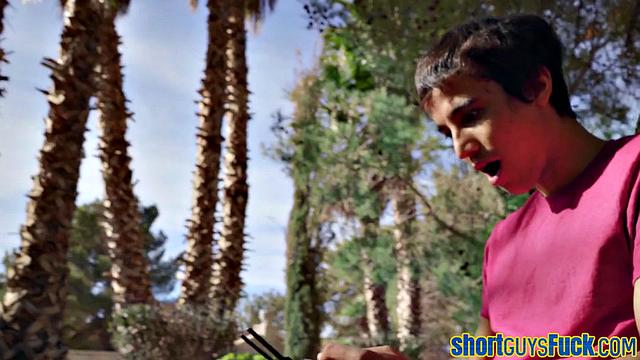 Short king gets cocksucked by stunning MILF