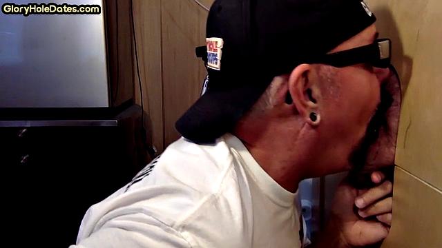 Auntie cocksucking at gloryhole