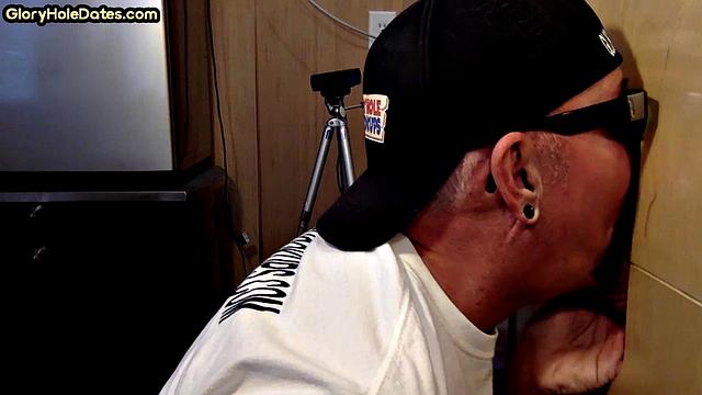 Auntie cocksucking at gloryhole