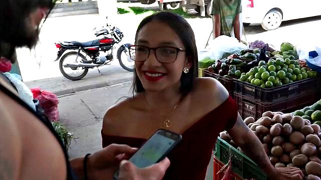 горячая латинка не может насытиться и скачет на члене