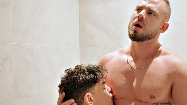 athletic guys barebacking in 3some after passionate kissing