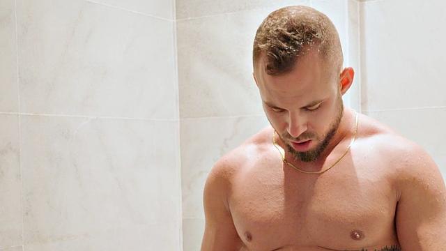 athletic guys barebacking in 3some after passionate kissing