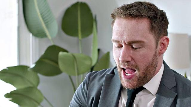 пышногрудая невеста Эшлин Пикс скачет на друге жениха и сводит его с ума