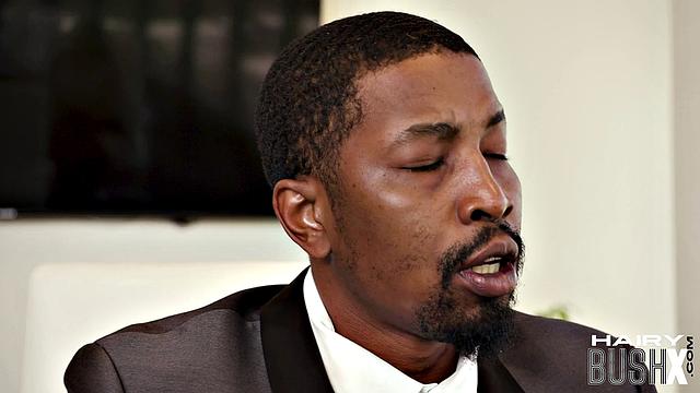 Лохматая секретарша получает анальный от босса с большим членом