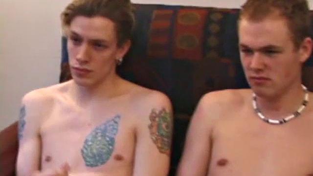 4 Young Amateur Guys Blowing Dick