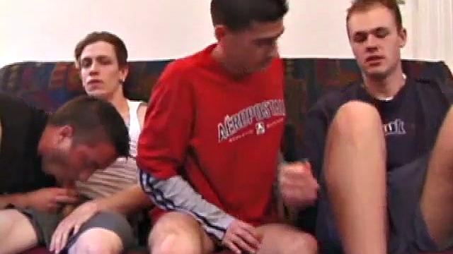 4 Young Amateur Guys Blowing Dick