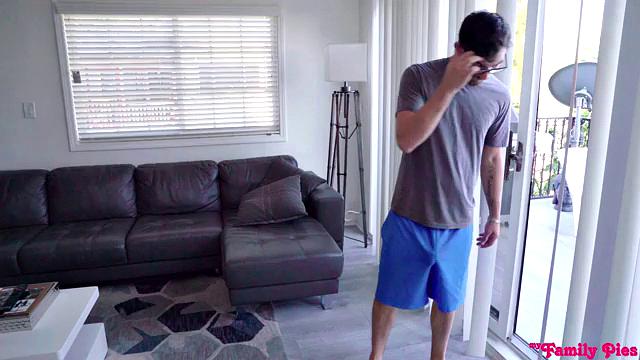 Crushing On My Older Step Sister - S12:E5