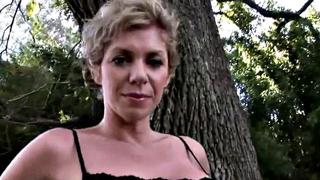 Solo Leila teases the camera