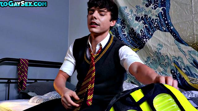 College stud barebacked in dorm by BF till cumshot