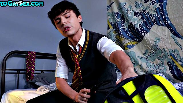 College stud barebacked in dorm by BF till cumshot