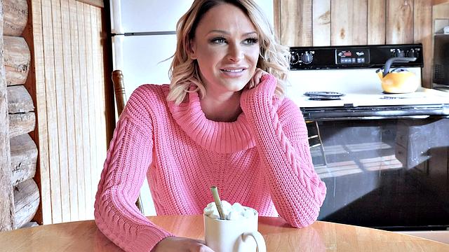 блондинка трахается с отчимом в домике в лесу