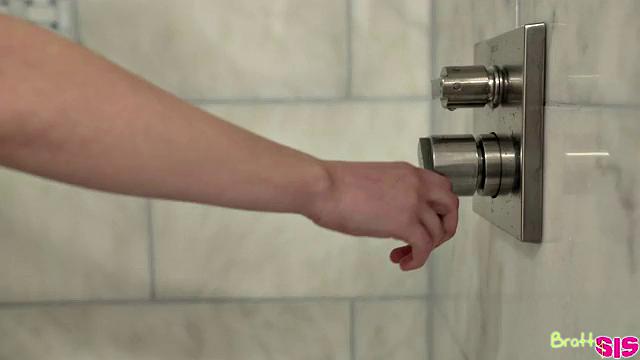 Sticky Stepsister - S18:E1