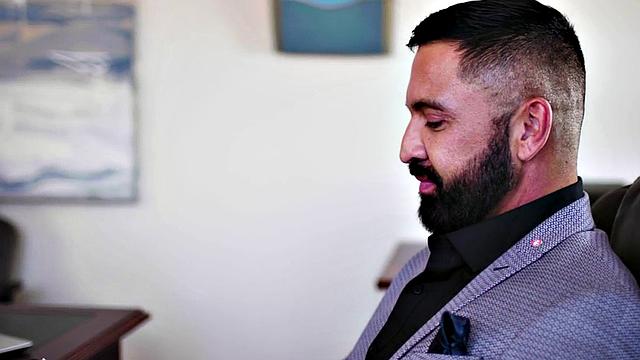 Dirty bisexuals fuck petite lady in threesome