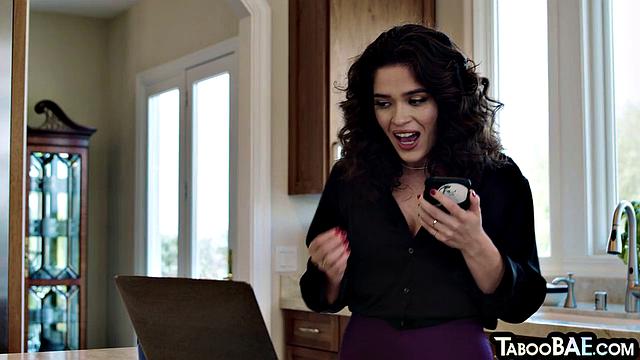 Big ass babe cockriding lovers cock