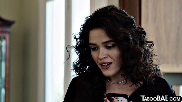 Сочная попа скачет на члене и не может насытиться им ни минуту!