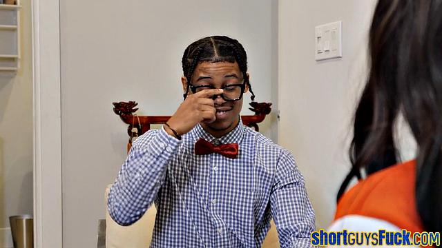 Beauty ebony babe banged by shorty