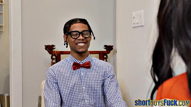 Beauty ebony babe banged by shorty