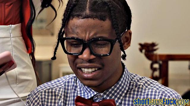 Beauty ebony babe banged by shorty