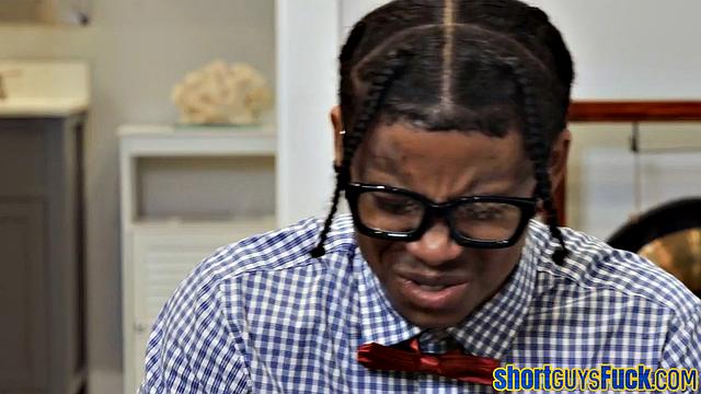 Beauty ebony babe banged by shorty