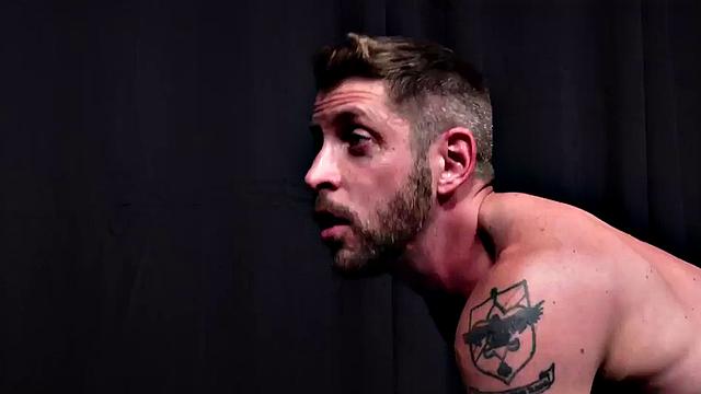 Твинк трахается с качком без резинки после римминга