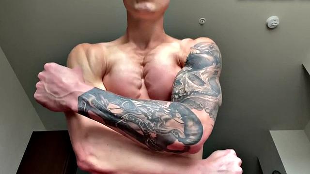 Ripped jock masturbates and plays with big dildo solo