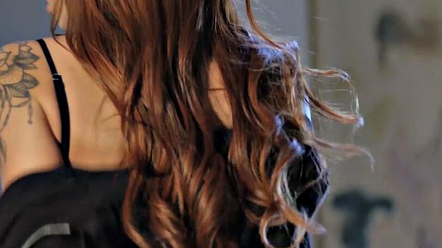 All Natural Redhead Scarlett Mae Stuffs her Pussy in a Mindblowing Solo Scene