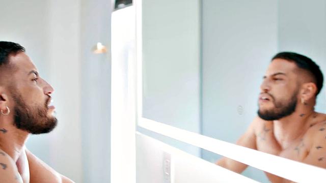 Muscled tattoo guys barebacking in indoors duo