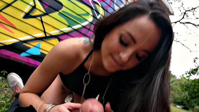 татуированная латинка сосёт и трахается на улице в pov