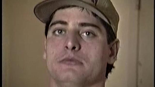 Роджер хвастается своим членом и получает жёсткий трах от другого рабочего