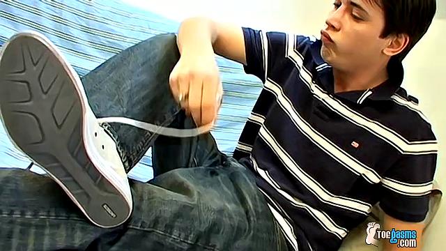 Kyle Valasek teases with his bare feet and shows off every inch for guys who can't resist
