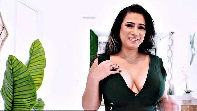 Big Cuban MILF puts on a show for you