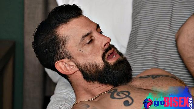 Petite cutie pounded in bi 3some