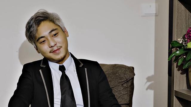 Han Yan loses virginity with tattooed friend