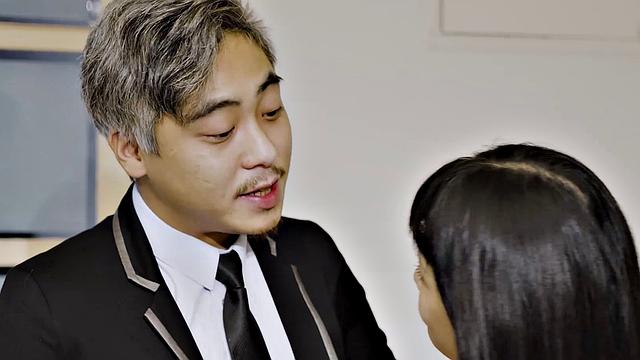 Han Yan loses virginity with tattooed friend