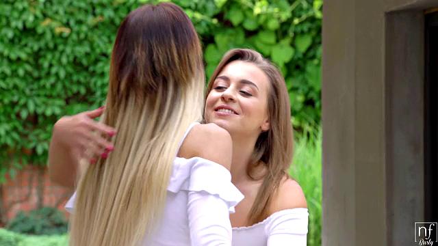 Just The Girls - S10:E2